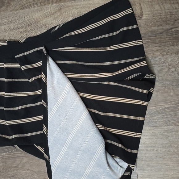 Women's Almost Famous Black Striped romper size L - Picture 4 of 6